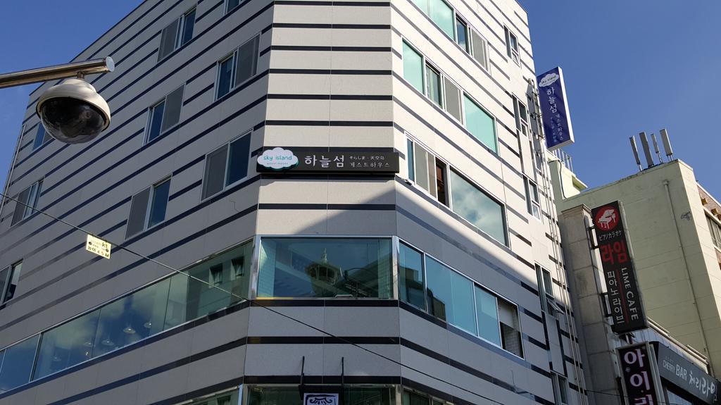 Sky Island Guesthouse Busan Bagian luar foto