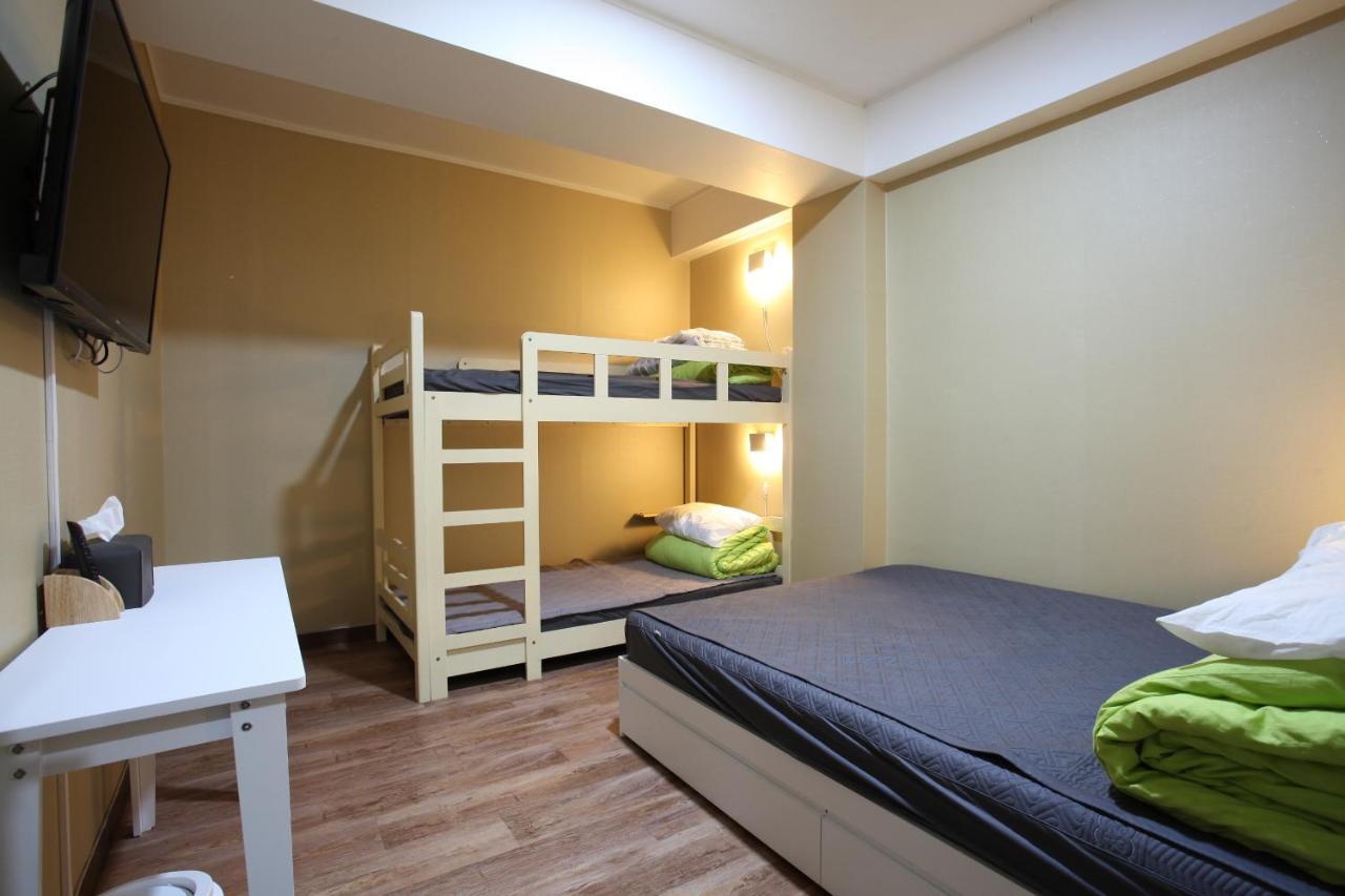 Sky Island Guesthouse Busan Bagian luar foto