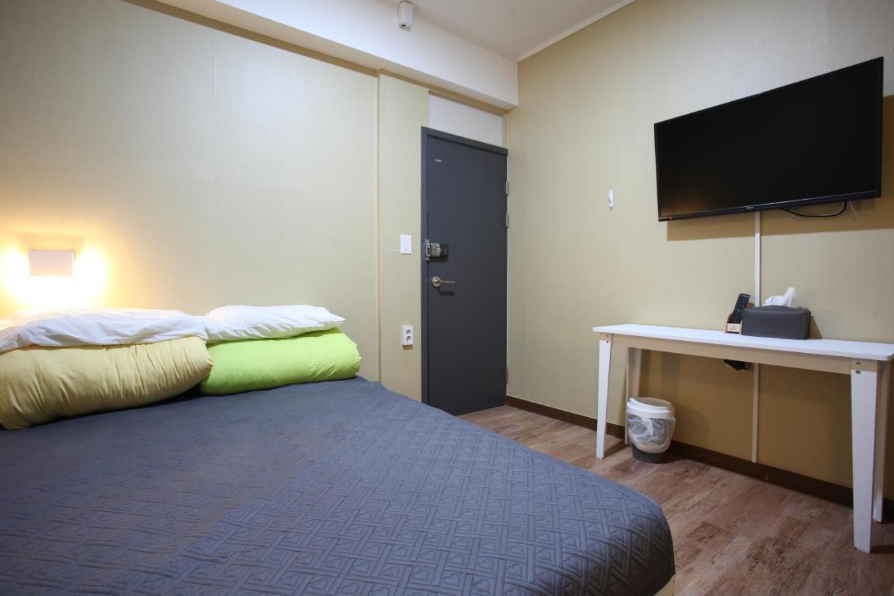 Sky Island Guesthouse Busan Bagian luar foto
