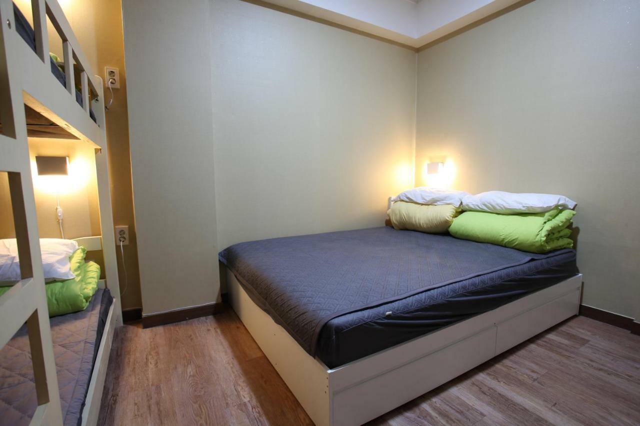 Sky Island Guesthouse Busan Bagian luar foto