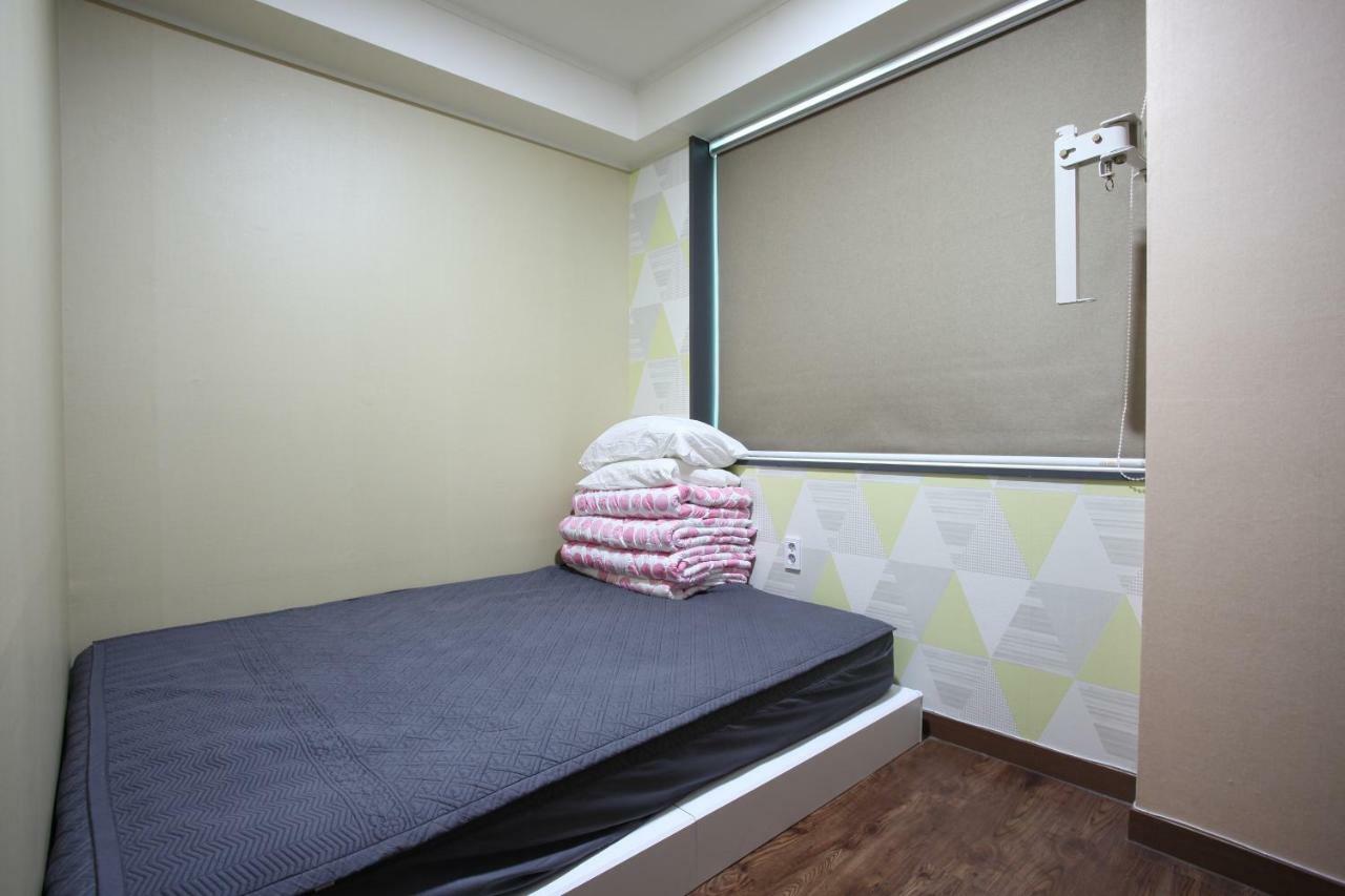 Sky Island Guesthouse Busan Bagian luar foto