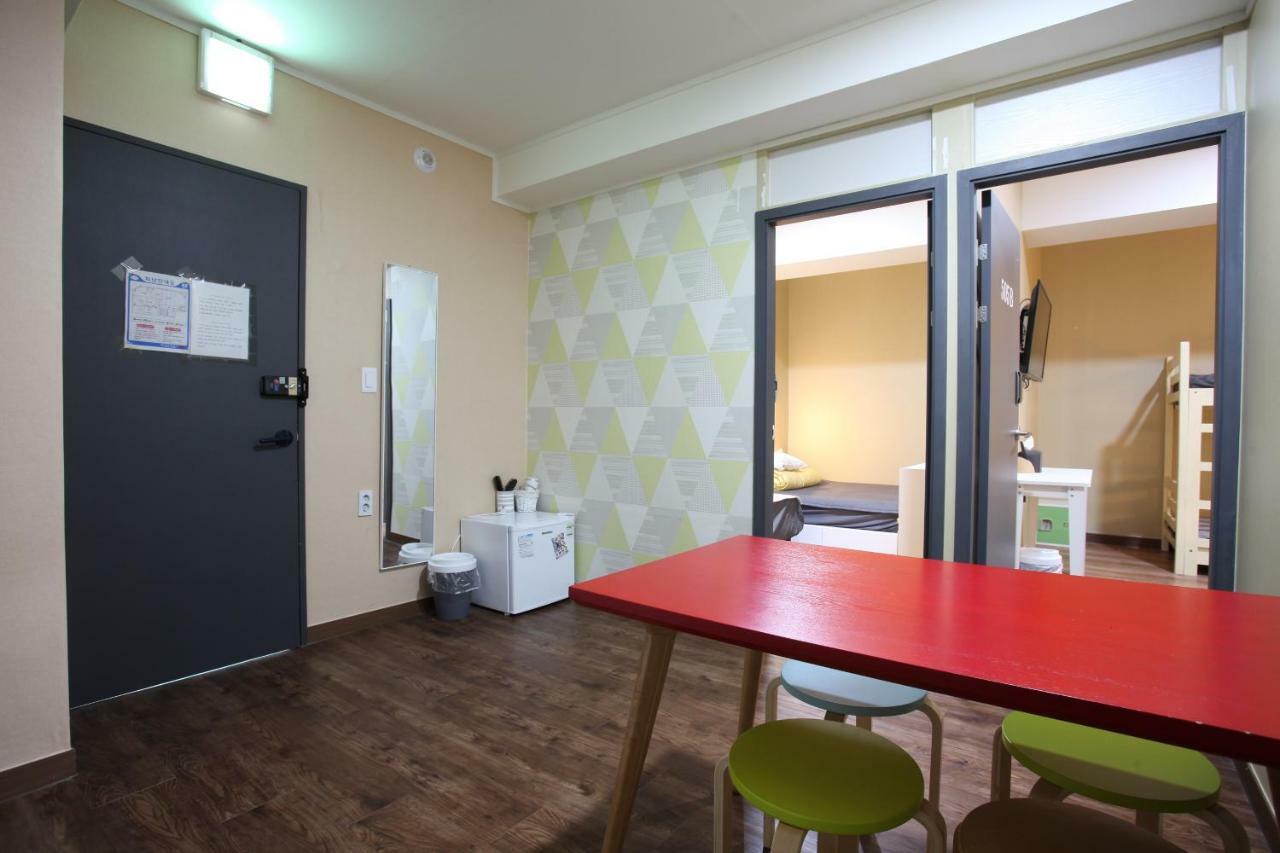 Sky Island Guesthouse Busan Bagian luar foto